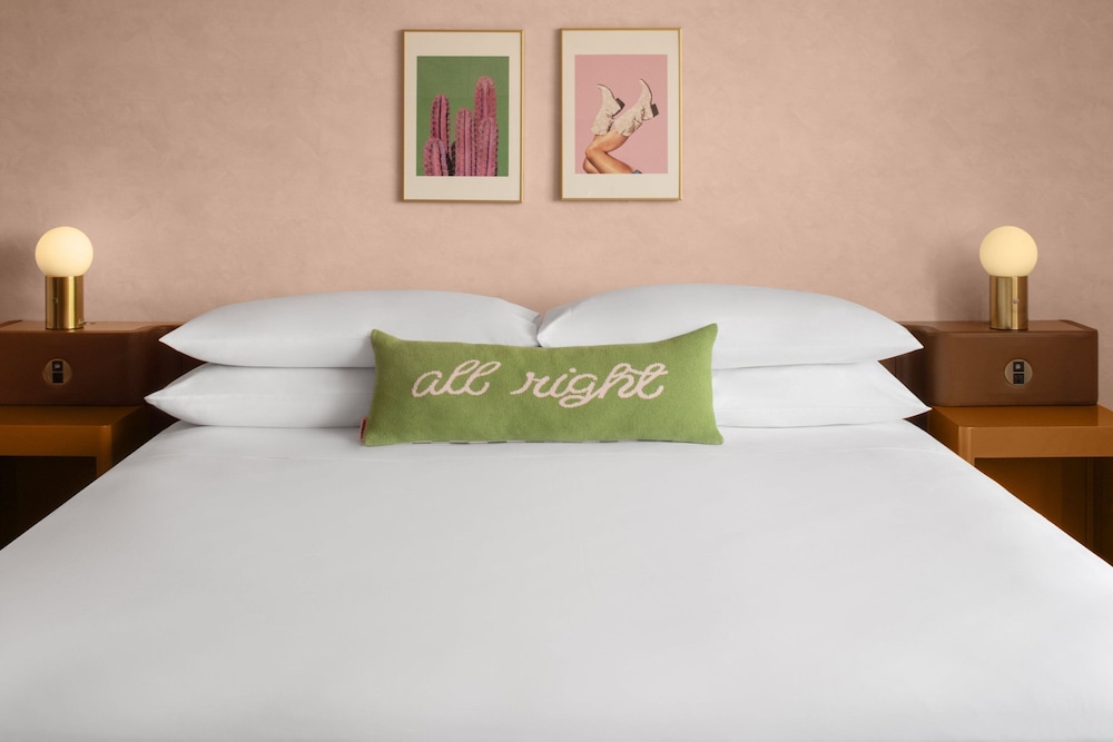 Room, 1 King Bed, City View - Photo 6