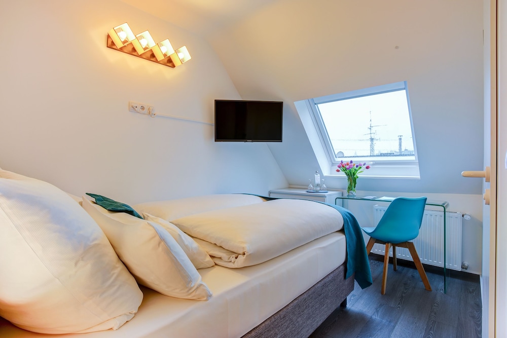Basic Double Room photo 3