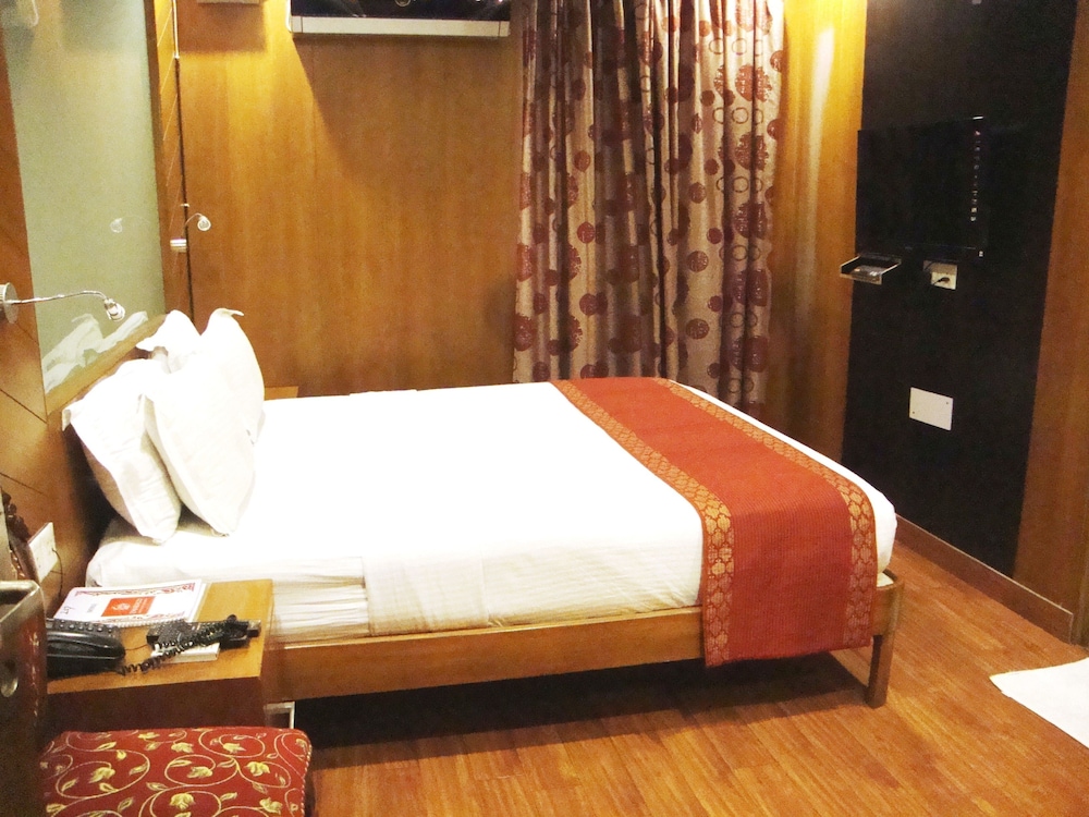 Deluxe Room - Photo 12