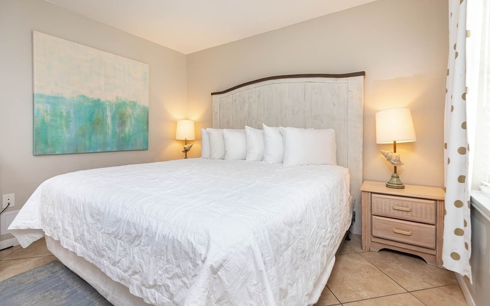 Condo, 2 Bedrooms
