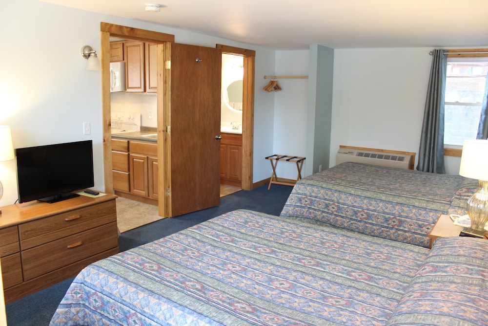 Family Unit #17 (Deluxe Family) with kitchen