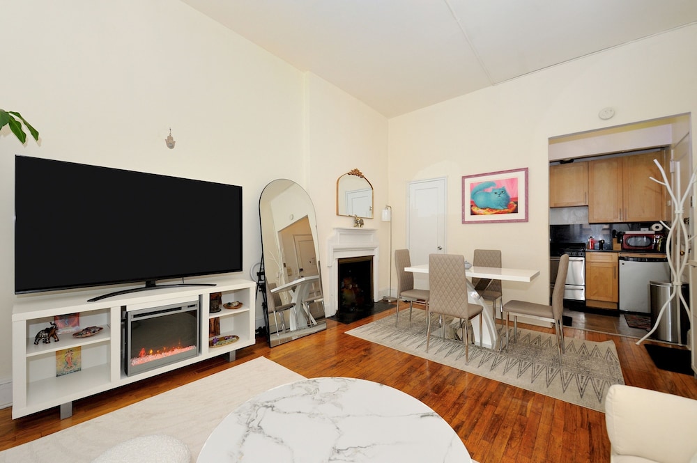 Apartment photo 2