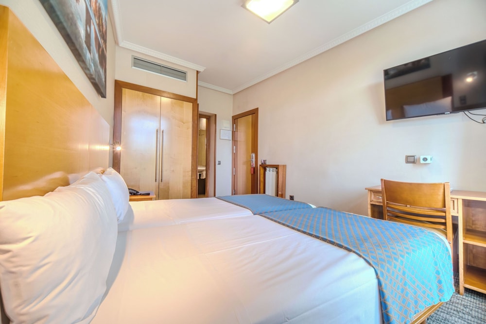 Standard Double Room - Photo 2