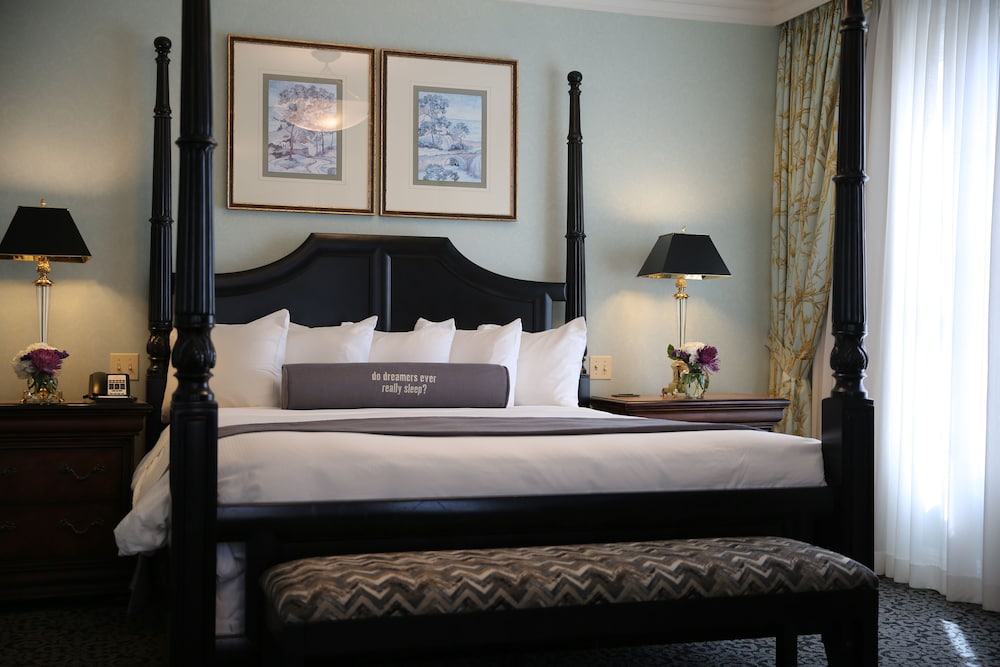 Grand Room, 1 King Bed (Luxury) - Photo 2