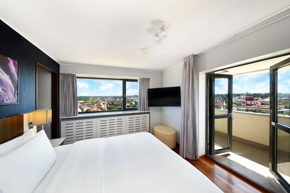 Suite, Balcony (Old Town View) - Photo 7