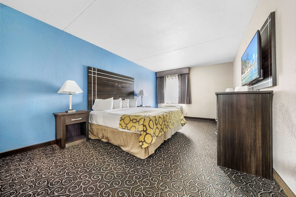 Standard Room, 1 King Bed, Non Smoking - Photo 10