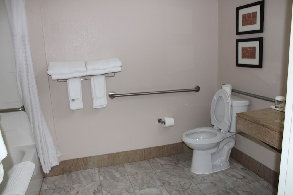 Suite, 2 Queen Beds, Accessible, Non Smoking photo 2