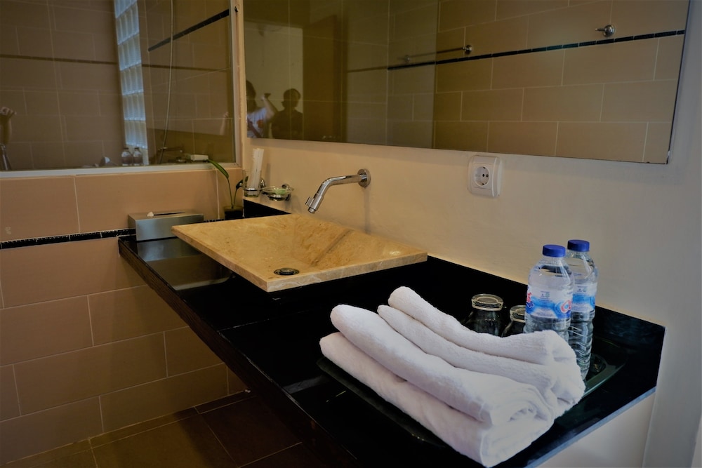 Deluxe Double Room, Pool View photo 3