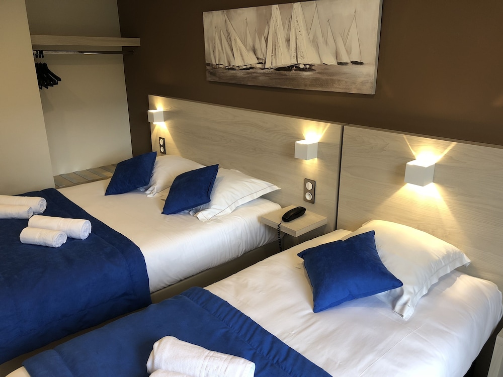 Superior Triple Room, Patio, Poolside