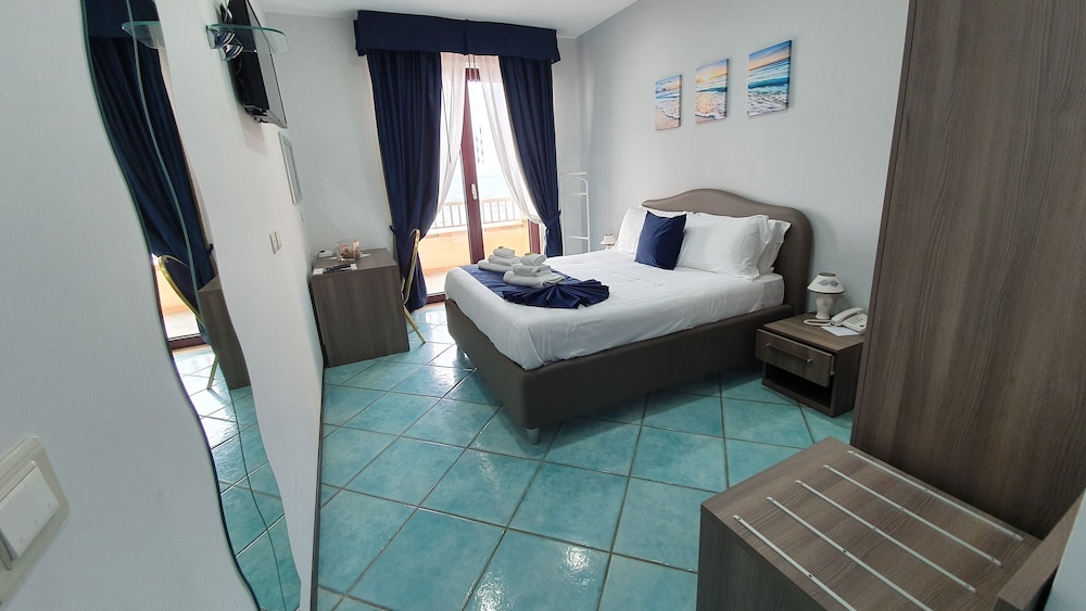 Double Room, Sea View - Photo 6