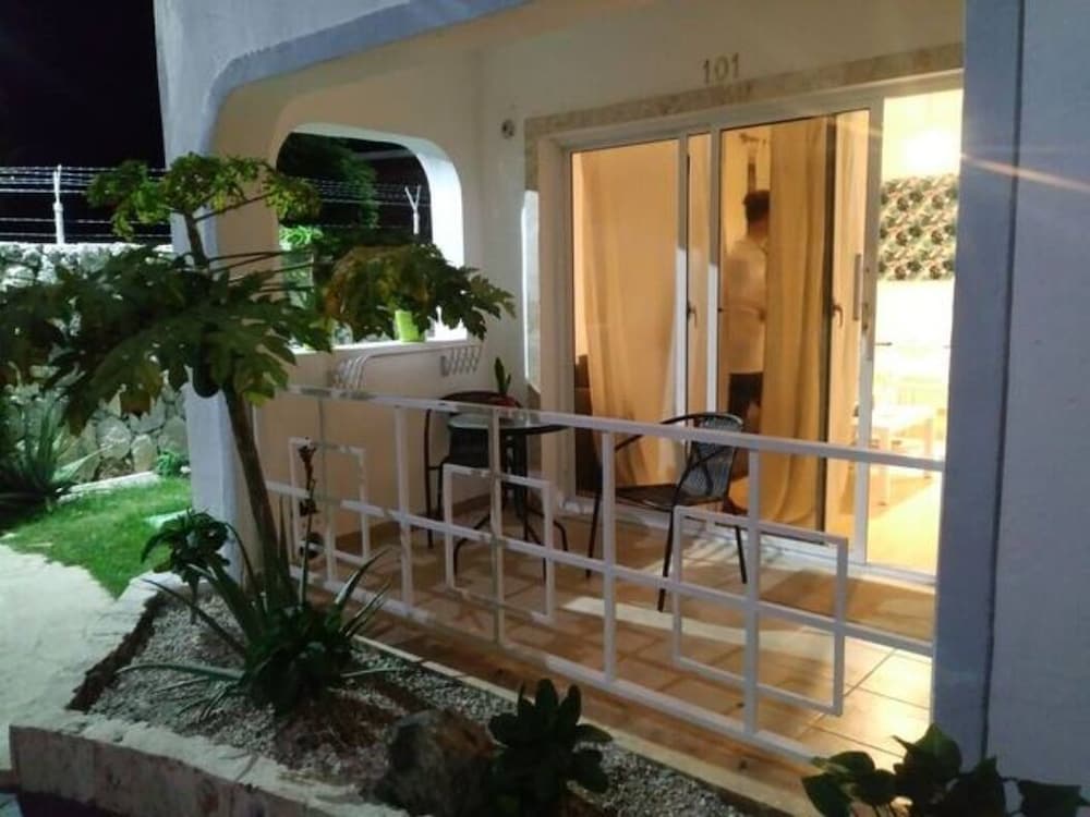 Condo, 1 Bedroom, Smoking, Private Pool