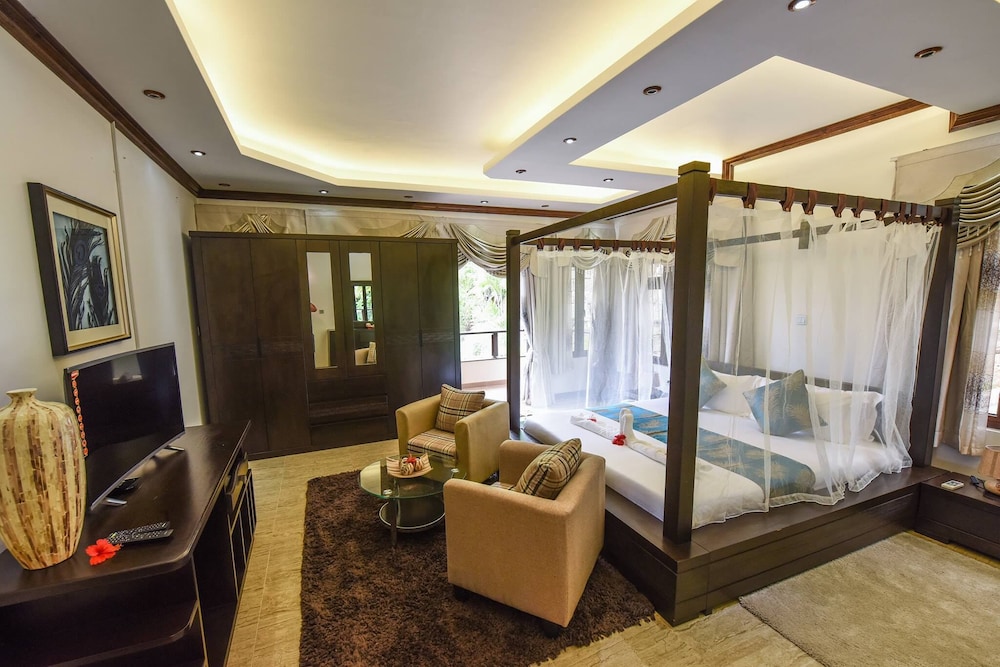 Deluxe Room, 1 King Bed photo 2