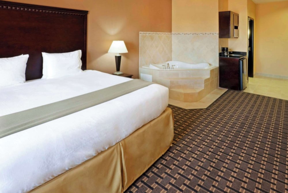 Suite, 1 King Bed, Non Smoking, Hot Tub - Photo 1
