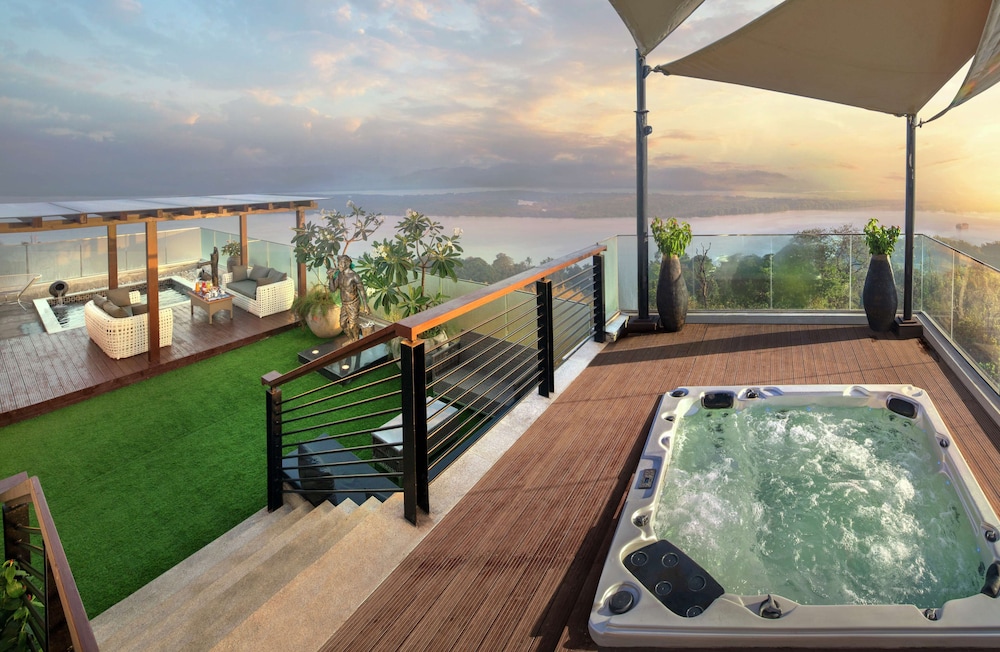 Presidential Suite, River View