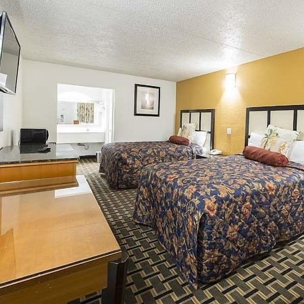 Deluxe Room, 2 Double Beds, Non Smoking, Refrigerator & Microwave - Photo 2