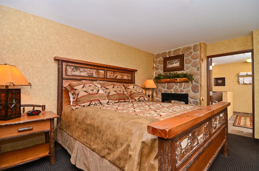Suite, 1 King Bed, Non Smoking, Fireplace (with Sofabed) - Photo 1