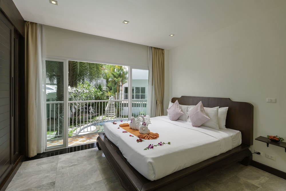 Two Bedroom Family Suite with Bathtub - Photo 1