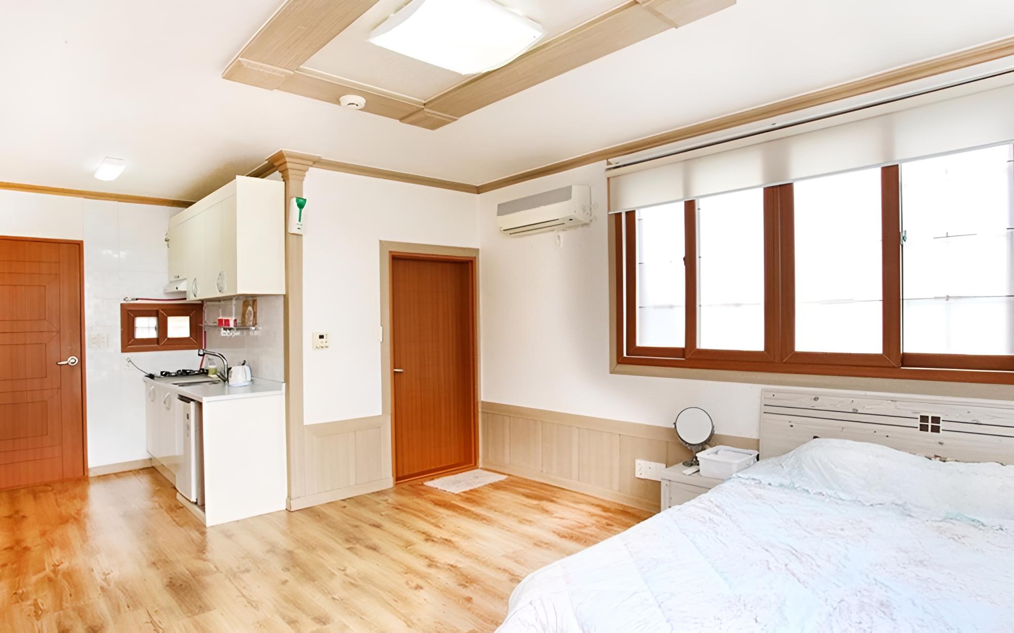 Room (Mountain and Field) - Photo 5