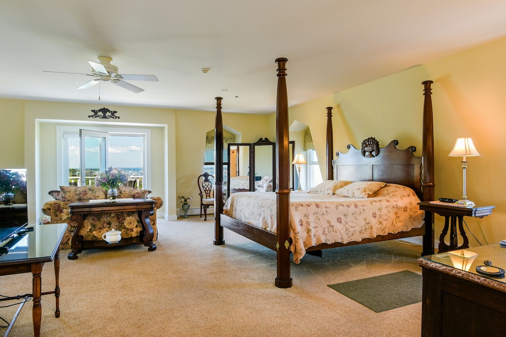 Suite 10 photo 3