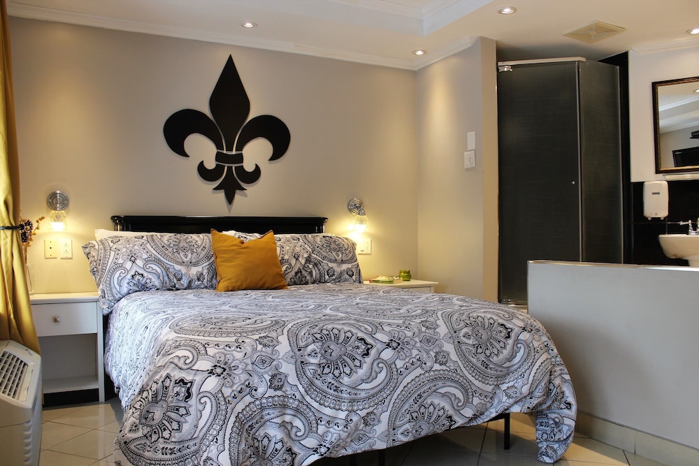 Queen Private with Large Ensuite