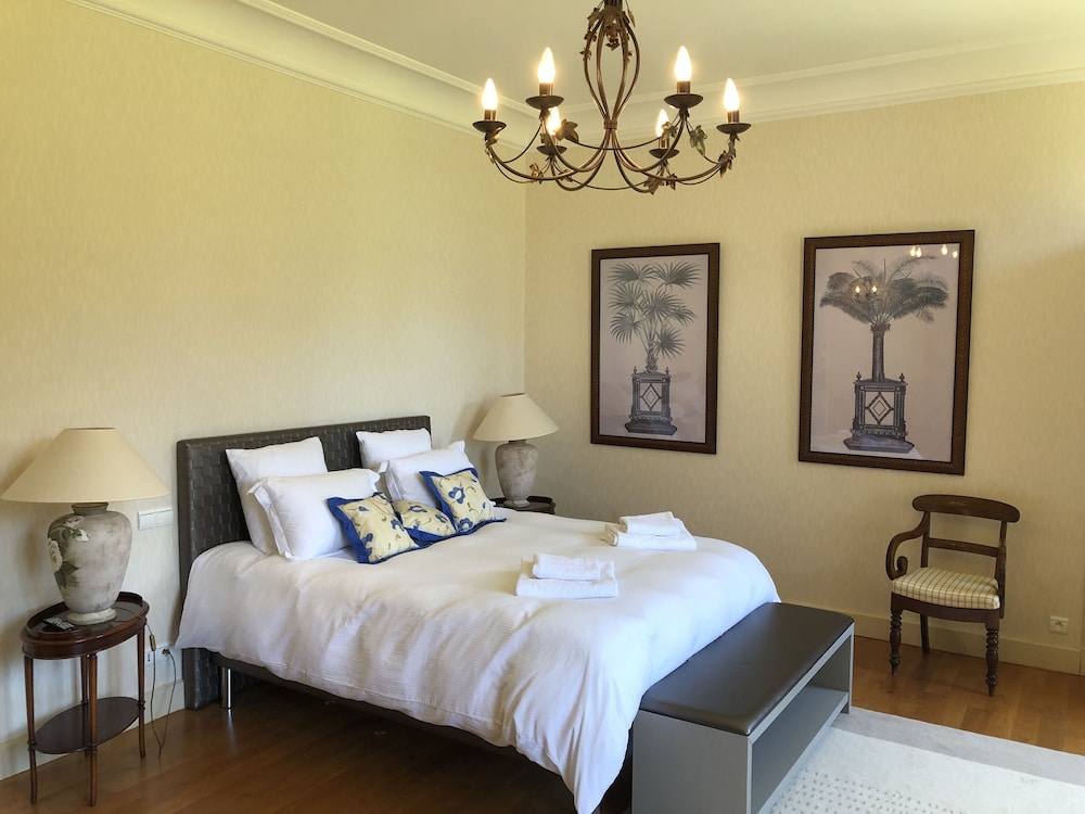 Deluxe Double Room, 1 Queen Bed (Kandinsky) photo 1