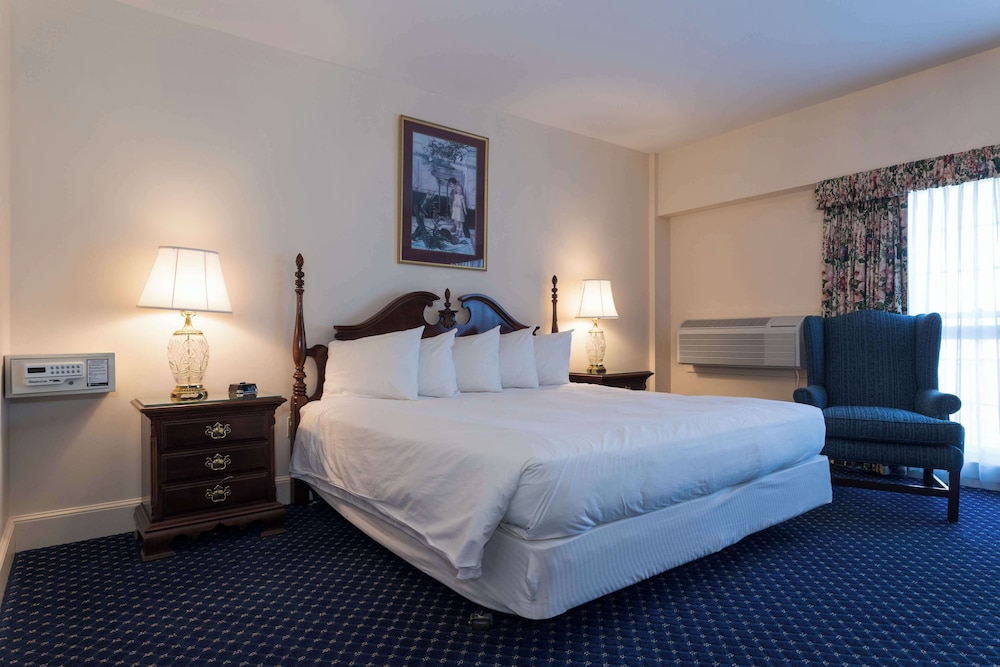 King Room, First Floor - Handicap Accessible