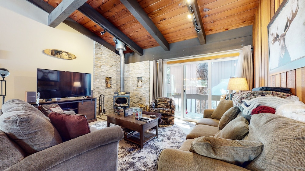 Condo, 2 Bedrooms