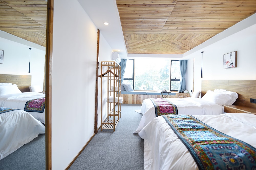 Deluxe Triple Room, Mountain View photo 1