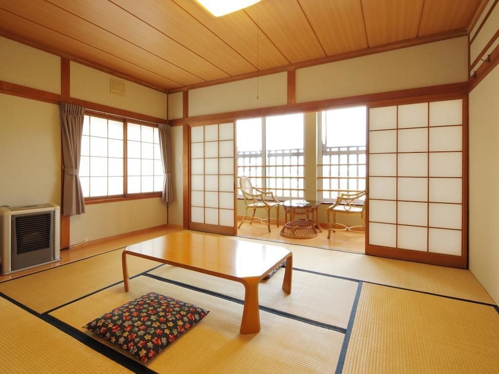 Standard Japanese Style Family Room