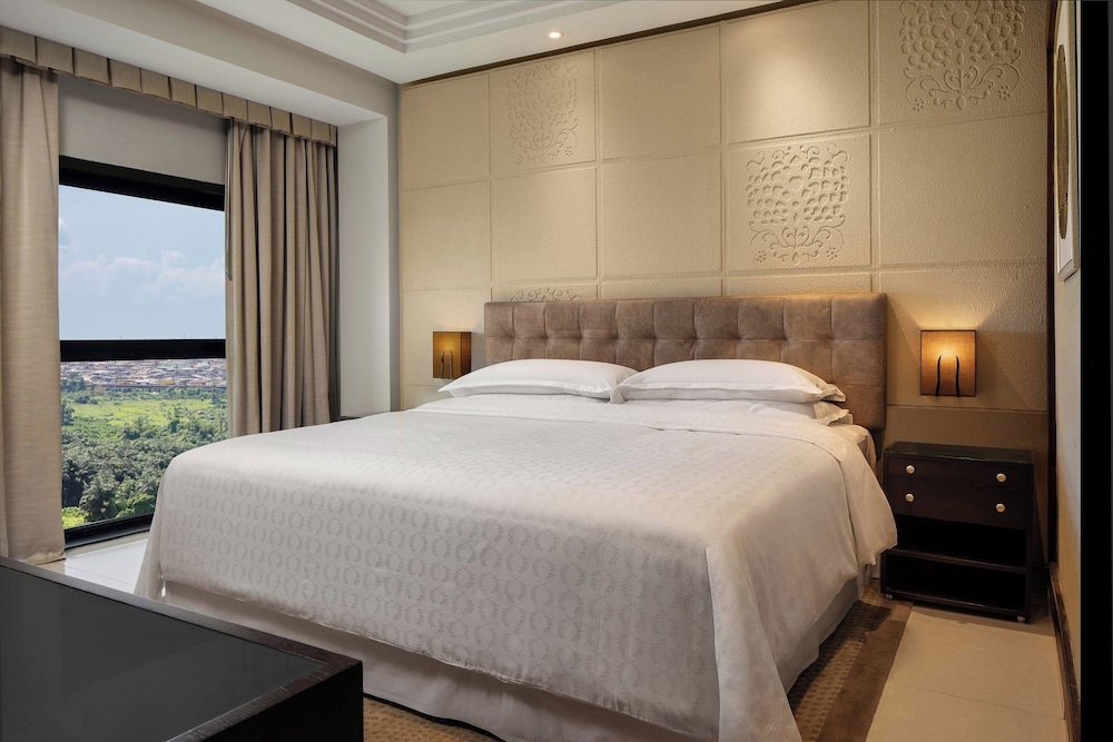 Club Suite, 1 King Bed - Photo 4