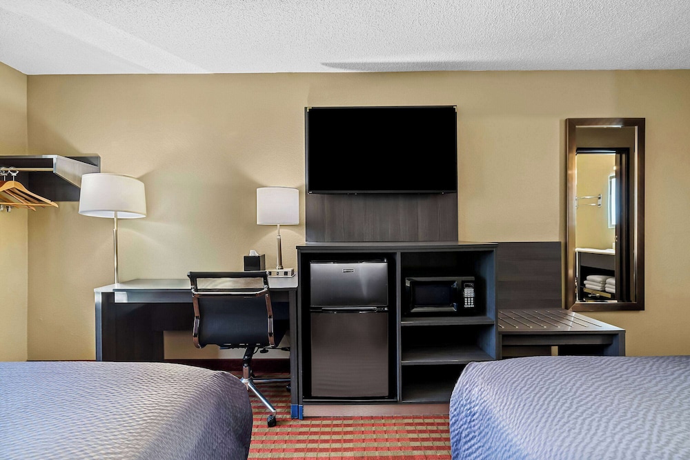 Room, 2 Queen Beds, Non Smoking - Photo 4