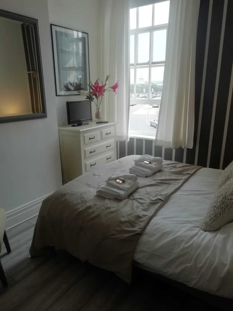 Classic Double Room, Ensuite (hot walls view) photo 3