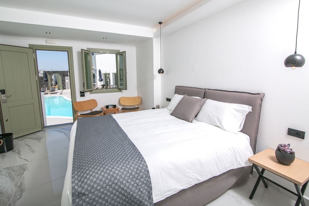 Superior Suite, Pool View - Photo 1