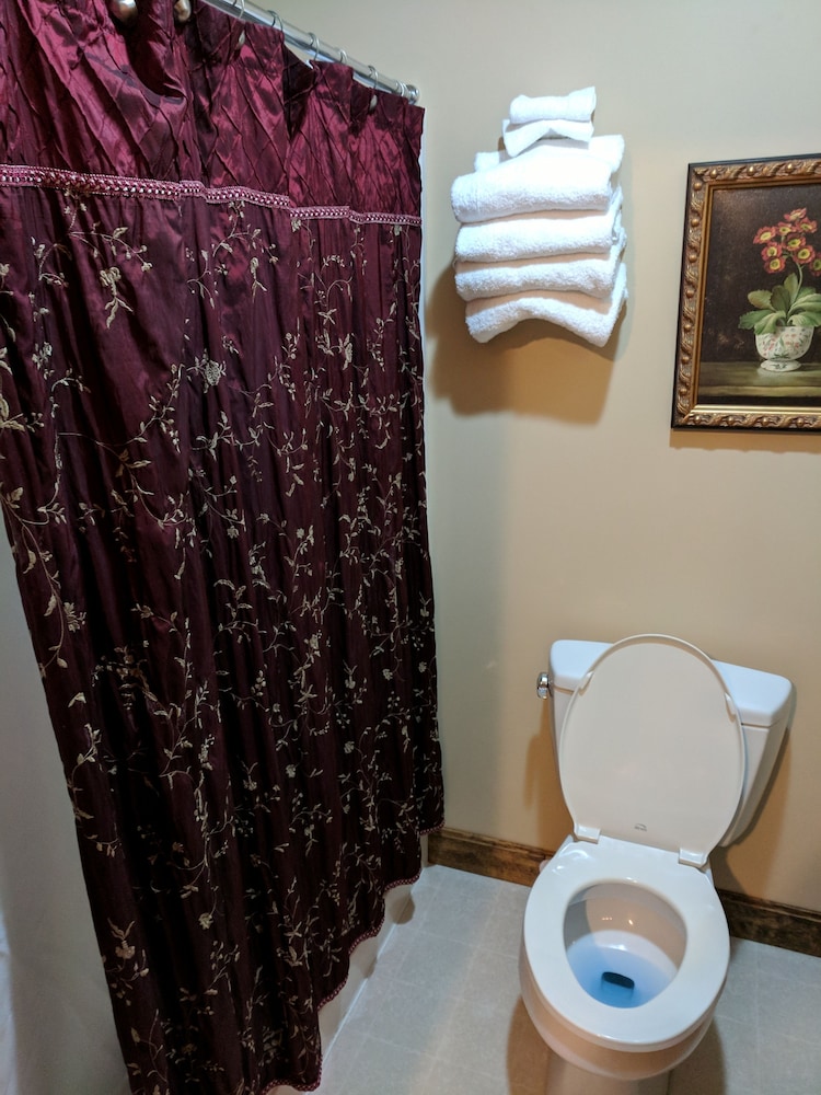 Deluxe Quadruple Room, Multiple Beds, Private Bathroom photo 3