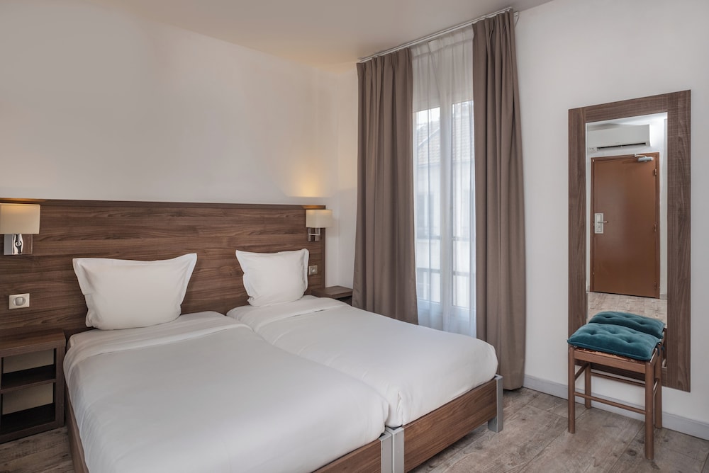 Triple Room, street view photo 3