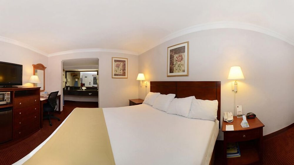 Standard Room, 1 King Bed - Photo 4