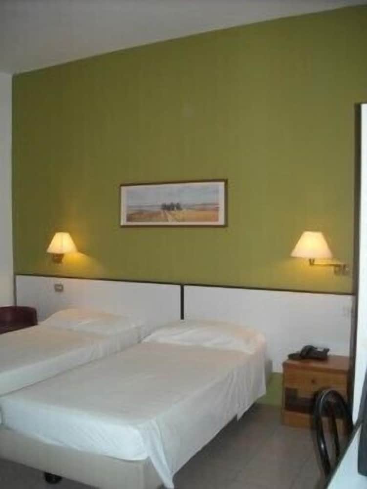 Economy Quadruple Room, Private Bathroom (budget) photo 3