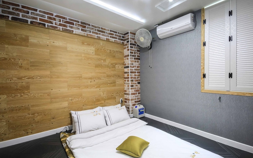 Room (Korean-style Ondol Room) photo 2