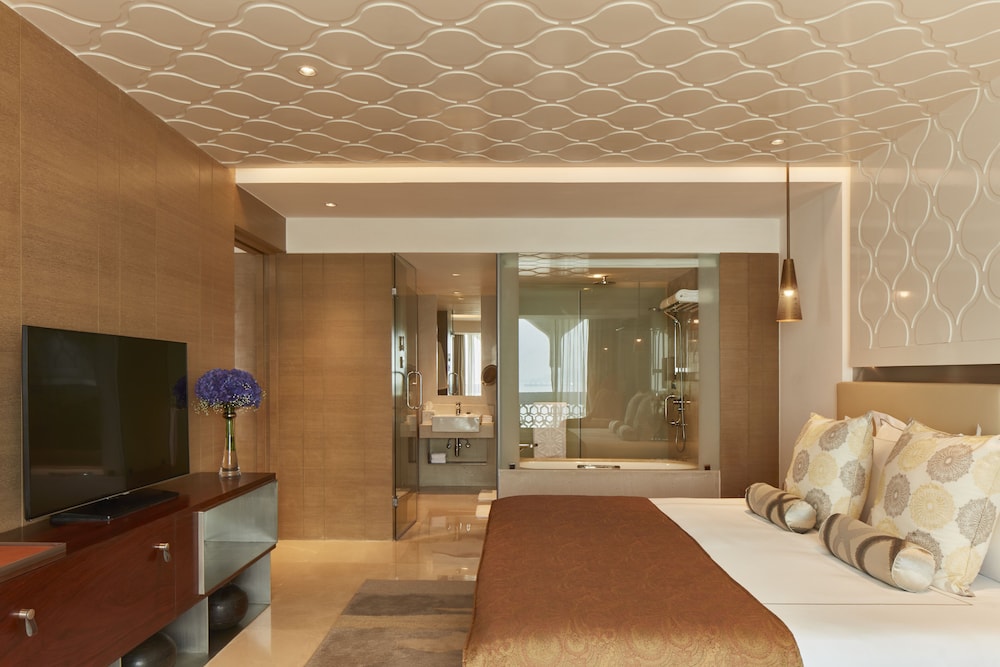 Deluxe Room City View - Photo 2