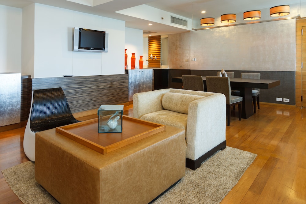 Suite, Multiple Beds, Mountain View (Enhance Privilege, Living Room) photo 2