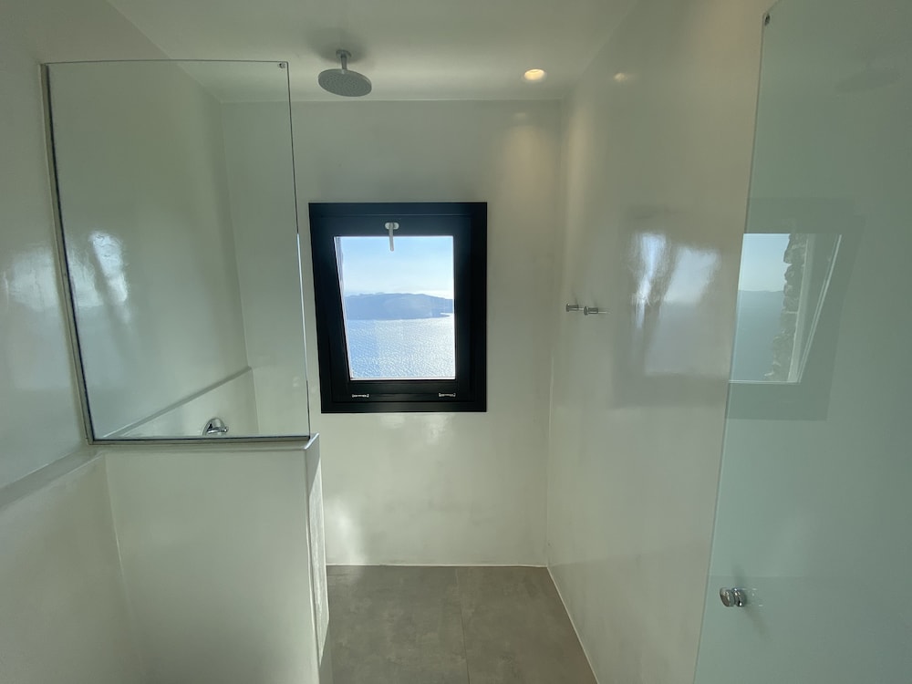 Executive Suite - Photo 22