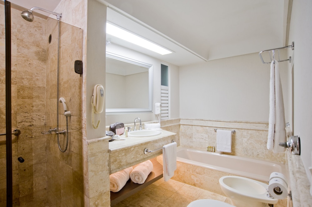 Premium Room - Photo 7