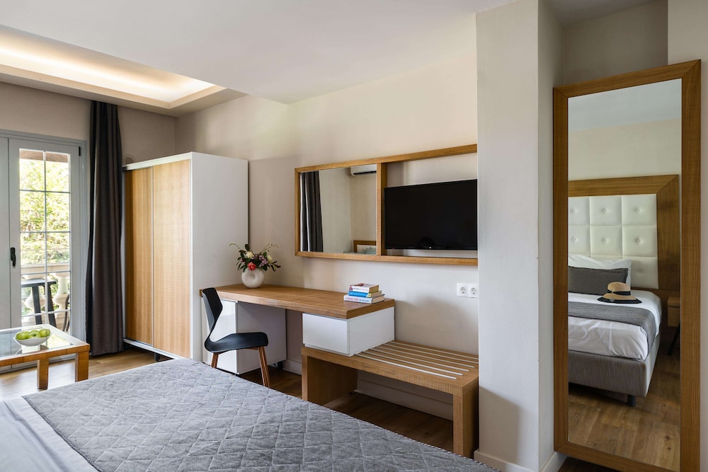 Deluxe Double Room, Garden View - Photo 1