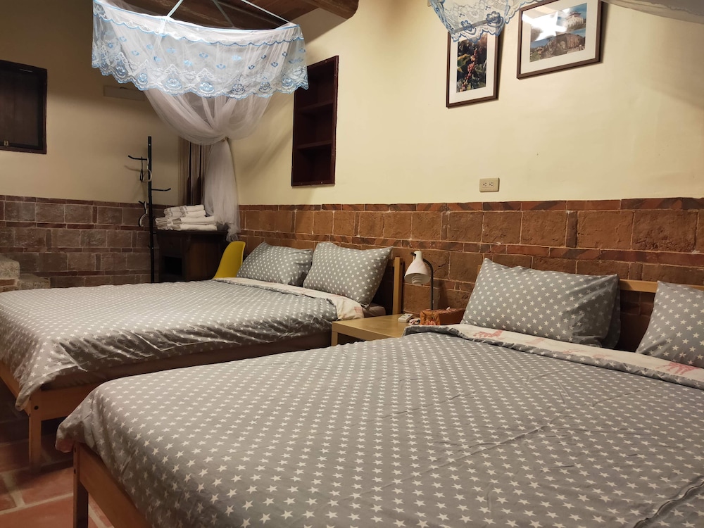 Family Quadruple Room, 2 Queen Beds, Non Smoking, Ensuite photo 2