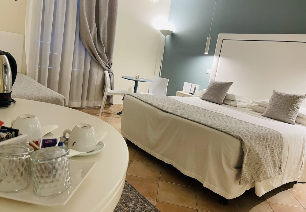 Classic Room, 1 Double or 2 Twin Beds - Photo 14