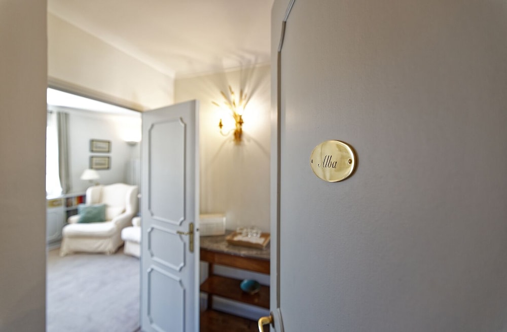 Deluxe Suite, Private Bathroom
