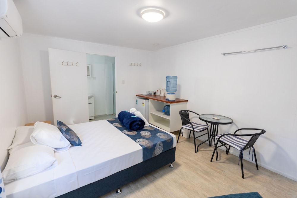 Basic Double Room, 1 Queen Bed photo 3