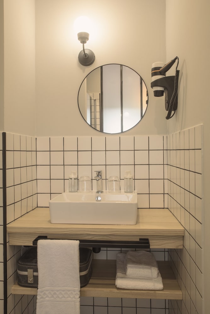 Double or Twin Room, Ensuite - Photo 3