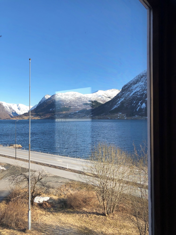 Twin Room, 2 Single Beds, Non Smoking, Mountain View photo 2