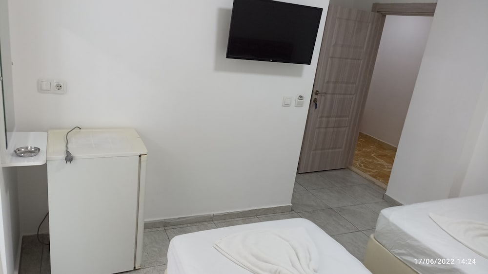 Standard Twin Room, Partial Sea View